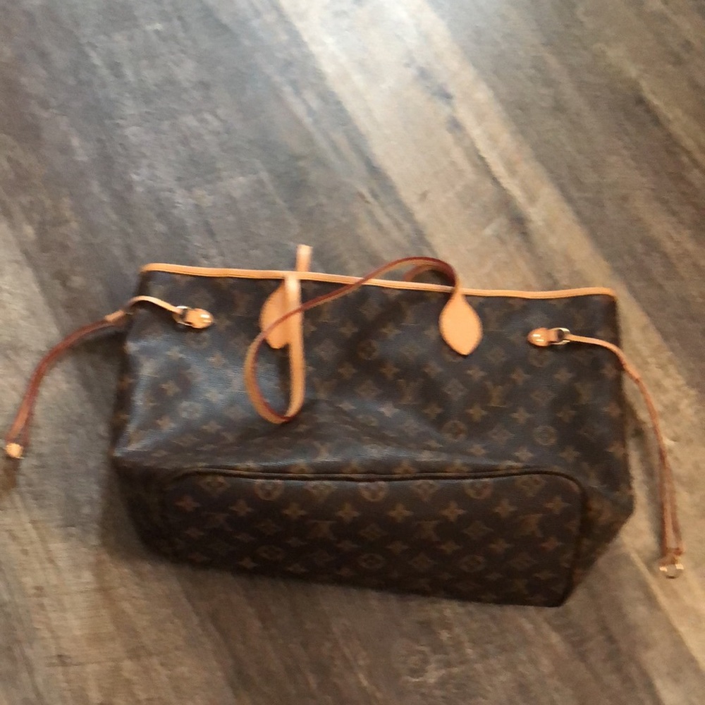 LV bag - Picture 12 of 17
